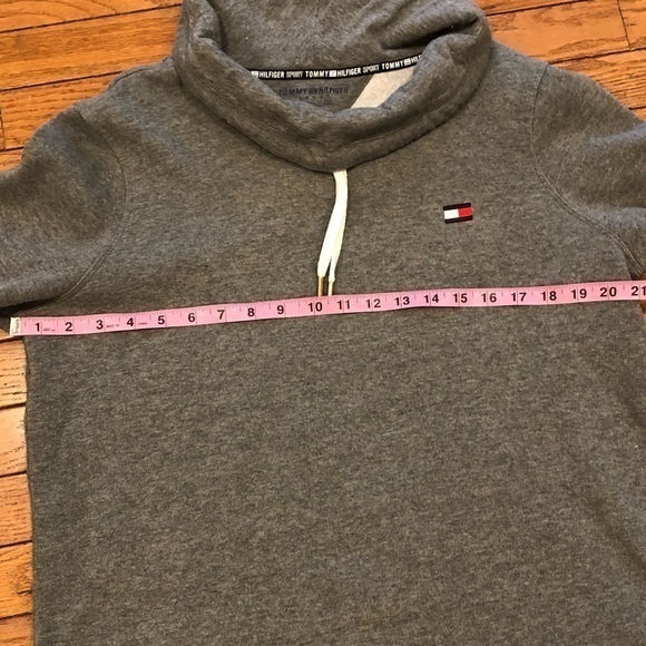 Tommy Hilfiger women’s pull over sweatshirt lined with fleece - Picture 5 of 9